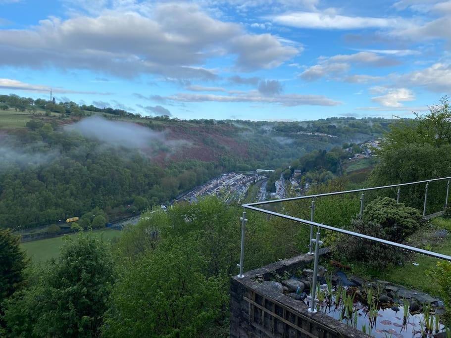 The Crest Hillside Retreat With Hot Tub Villa Abertillery Buitenkant foto